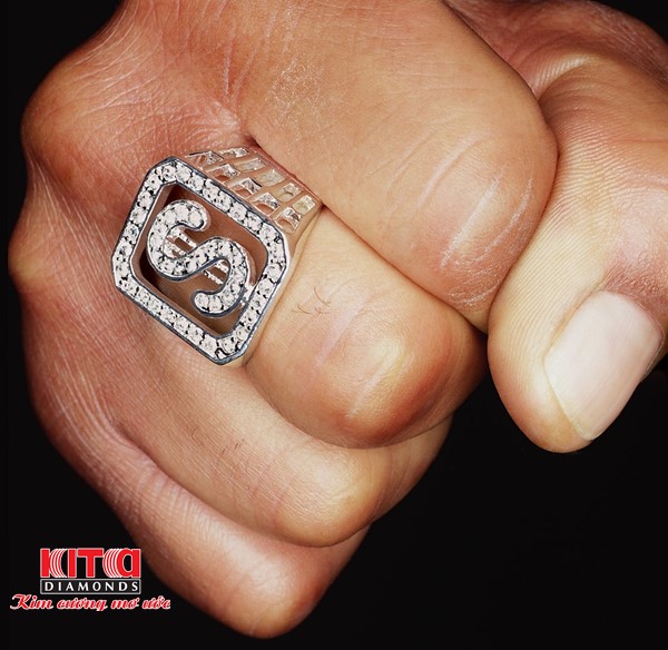 Nhẫn Kim Cương phải phù hợp với hình dáng và kích thước của ngón tay